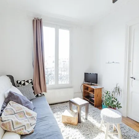 Nice Cosy Apartment With Nice View דירה *
