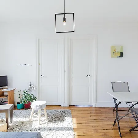 Nice Cosy Apartment With Nice View דירה *